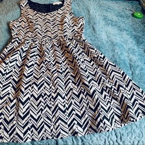 Rewind black and white dress size M